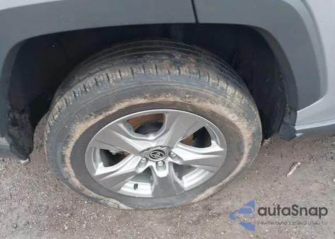 2024 Toyota Rav4 Xle z USA, uszkodzony, nr VIN 2T3P1RFV8RC447186